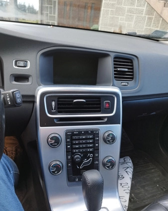 Volvo V60 cena 31500 przebieg: 250000, rok produkcji 2011 z Trzebiatów małe 46